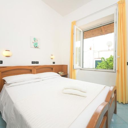 Hotel Pineta Ischia Bagian luar foto
