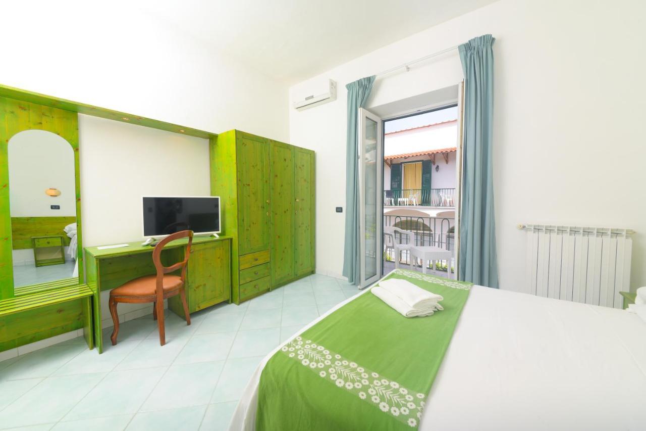 Hotel Pineta Ischia Bagian luar foto