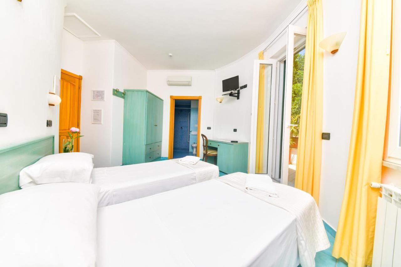Hotel Pineta Ischia Bagian luar foto