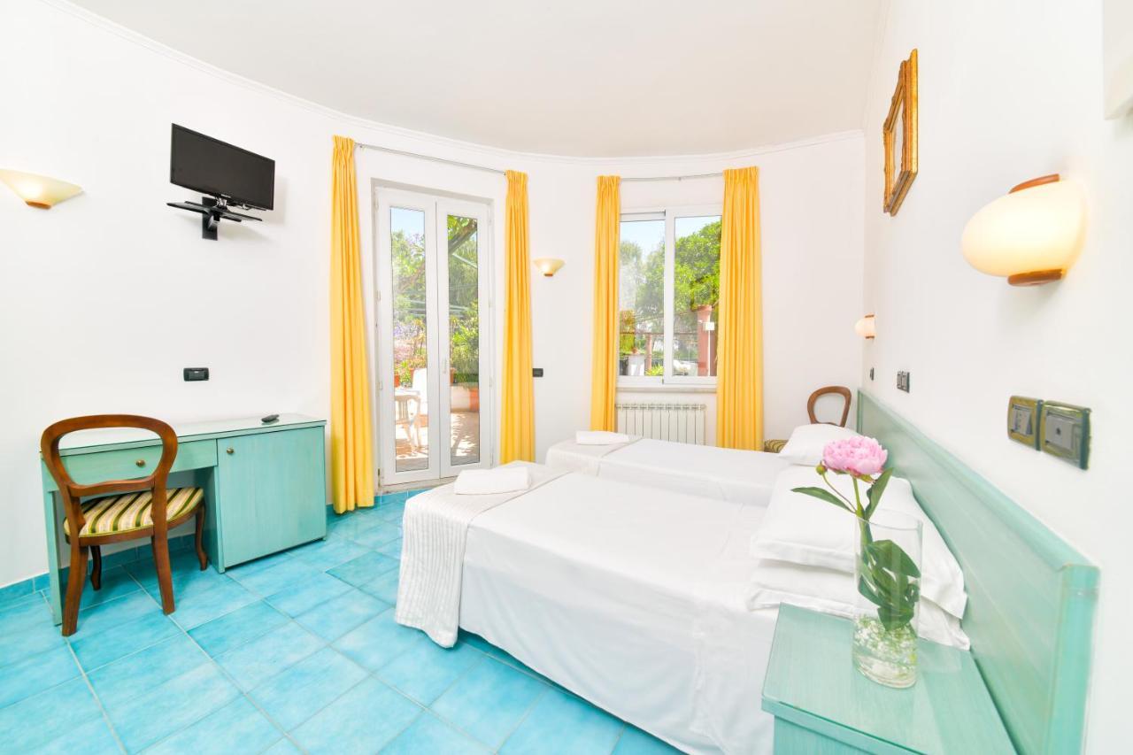 Hotel Pineta Ischia Bagian luar foto
