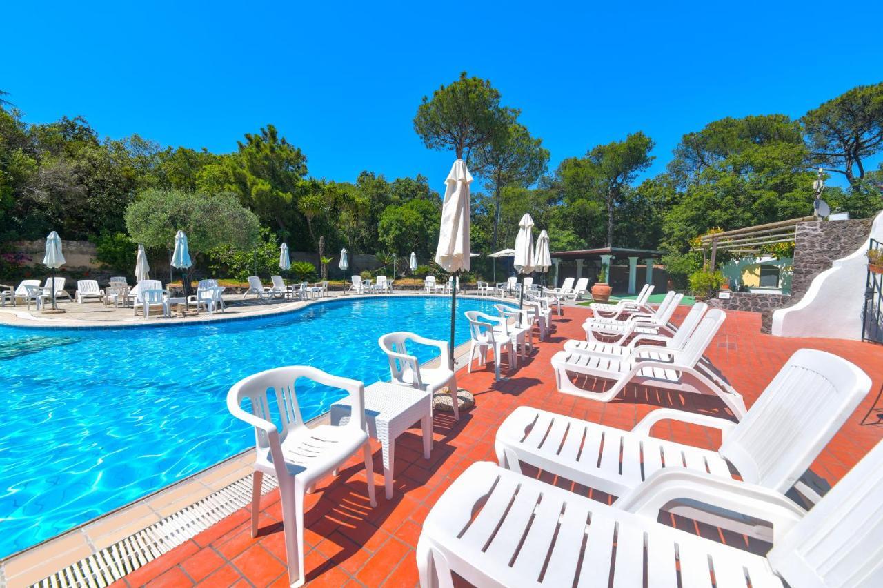 Hotel Pineta Ischia Bagian luar foto