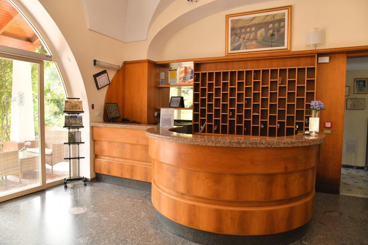 Hotel Pineta Ischia Bagian luar foto