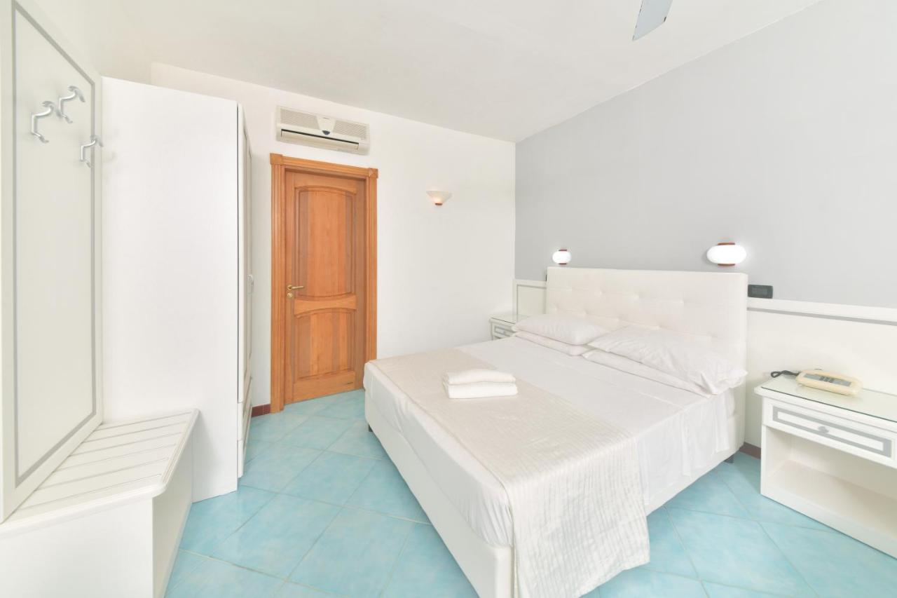 Hotel Pineta Ischia Bagian luar foto