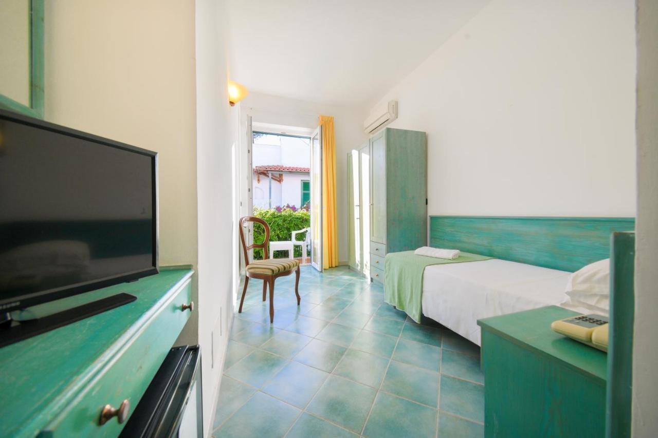 Hotel Pineta Ischia Bagian luar foto