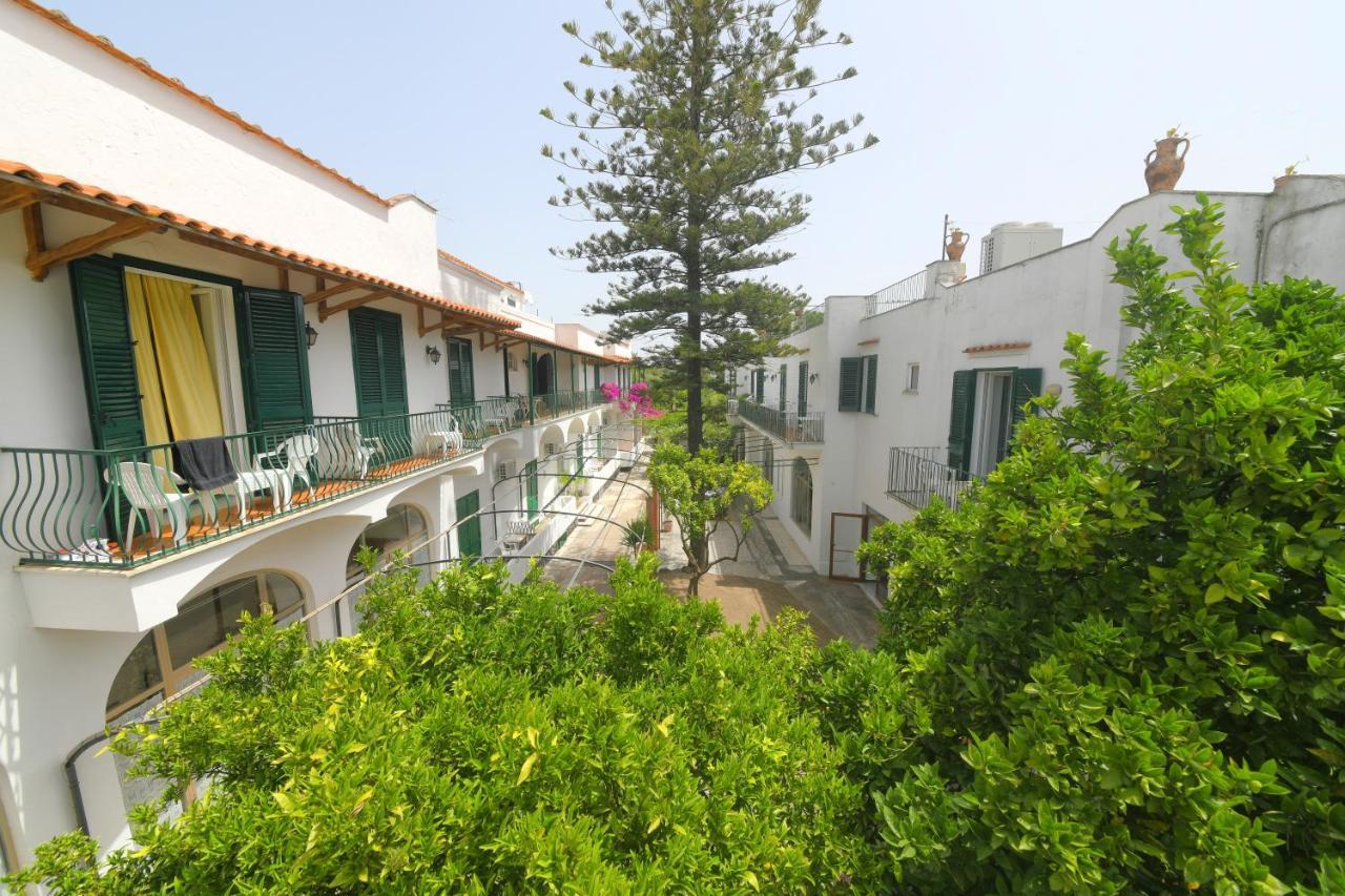 Hotel Pineta Ischia Bagian luar foto