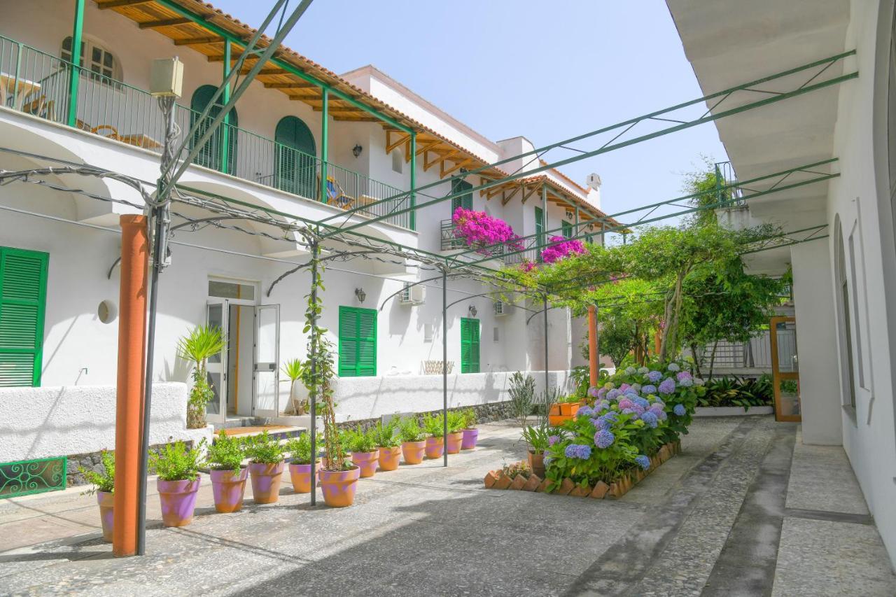 Hotel Pineta Ischia Bagian luar foto