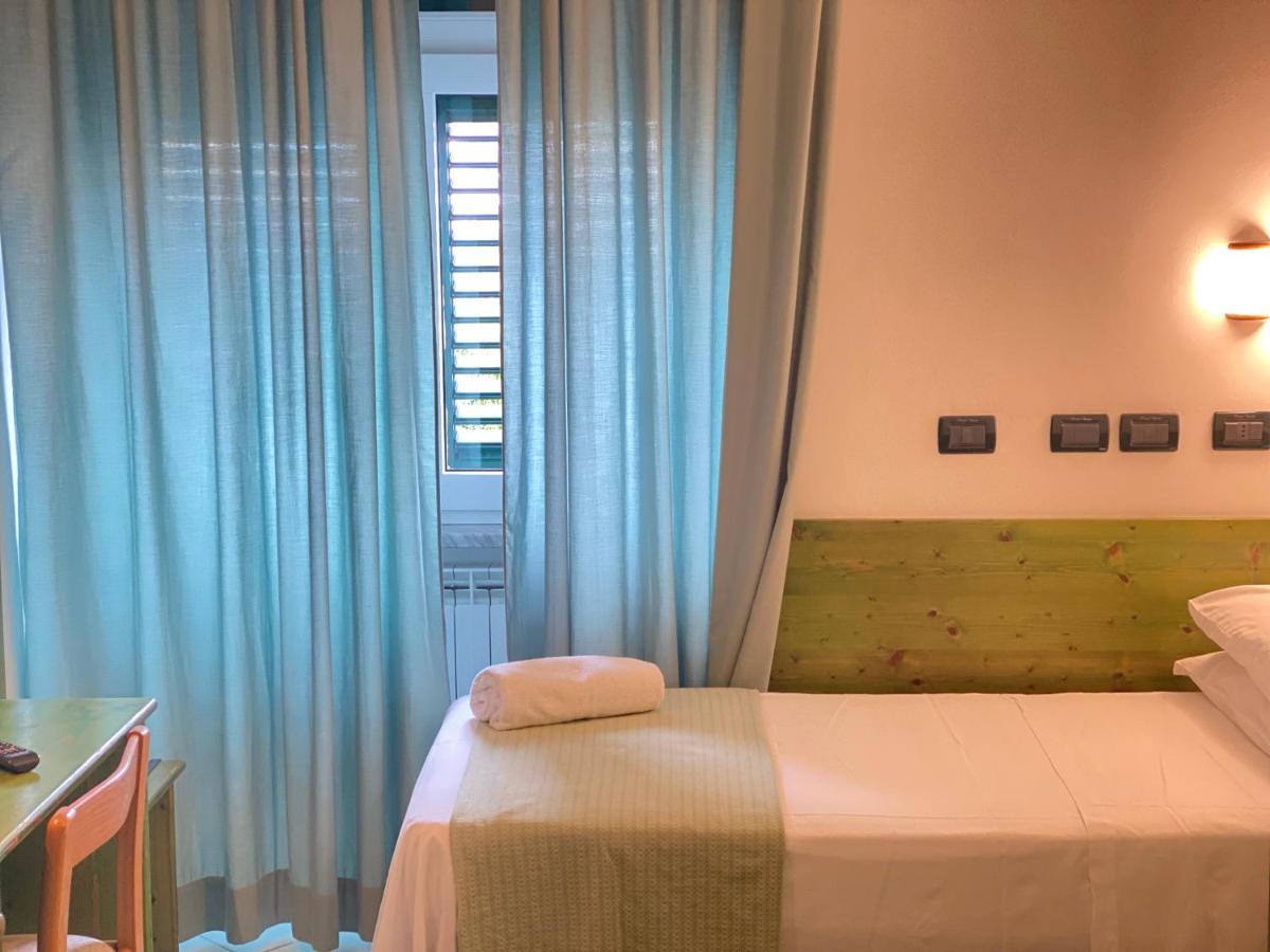 Hotel Pineta Ischia Bagian luar foto