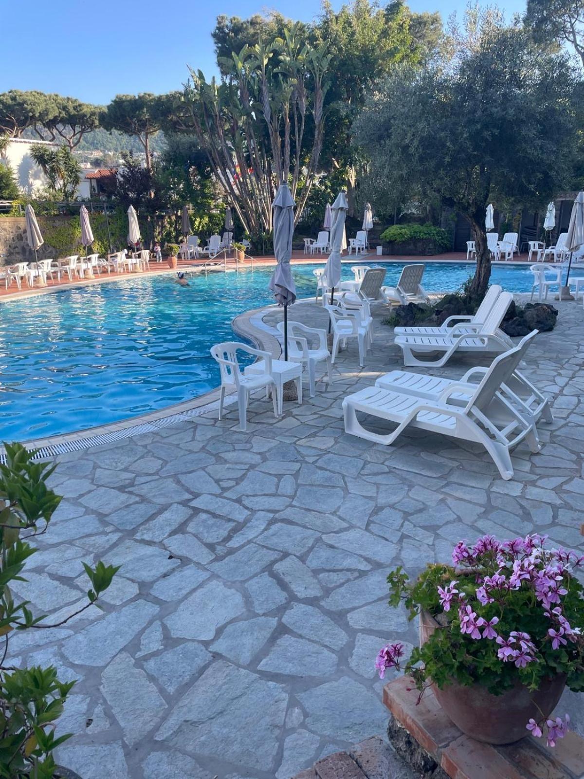 Hotel Pineta Ischia Bagian luar foto