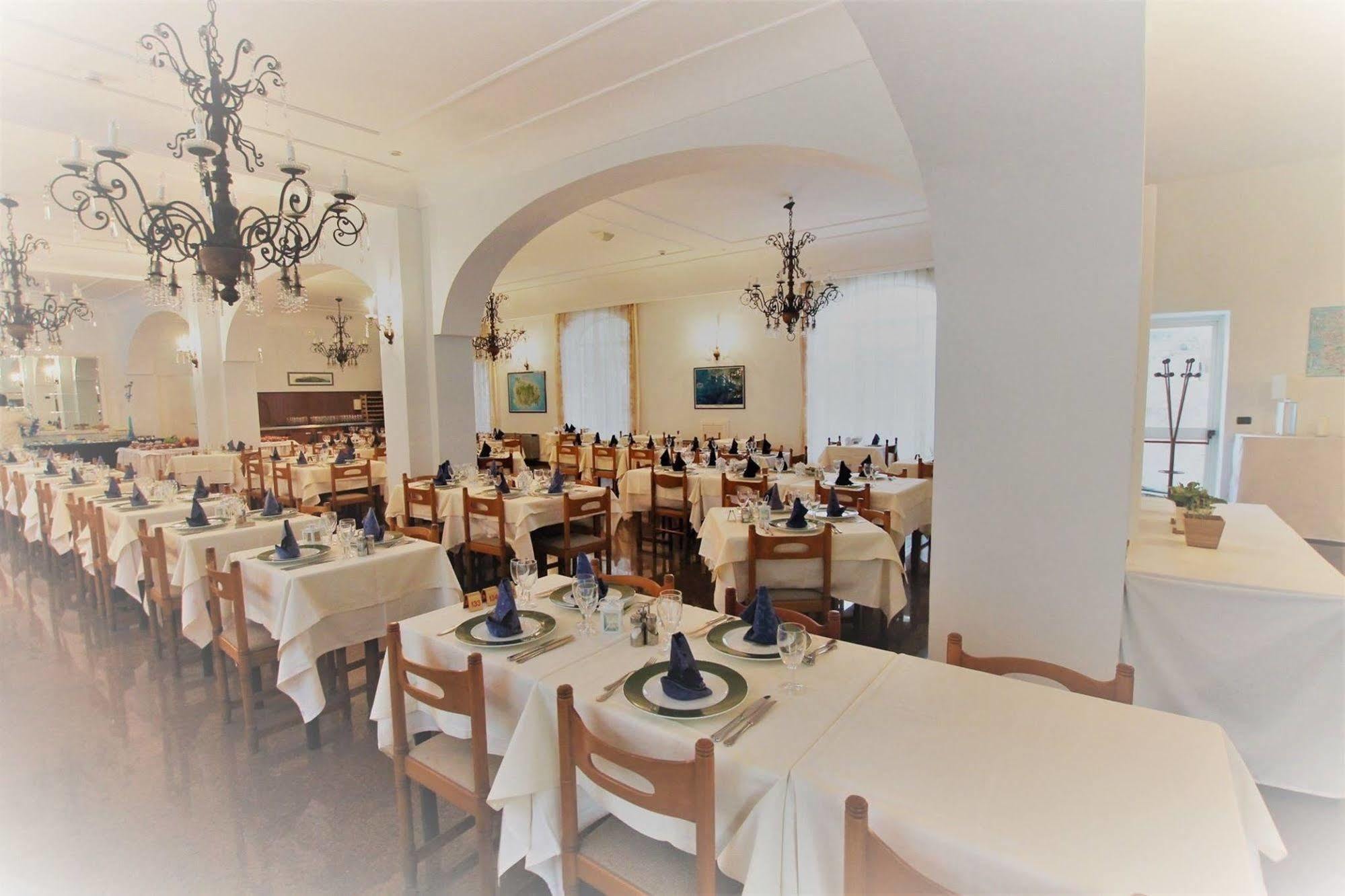 Hotel Pineta Ischia Bagian luar foto